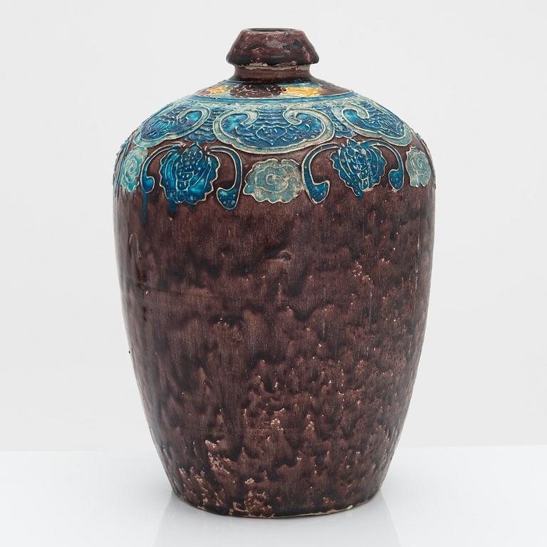 A ceramic vase, China 20th century.