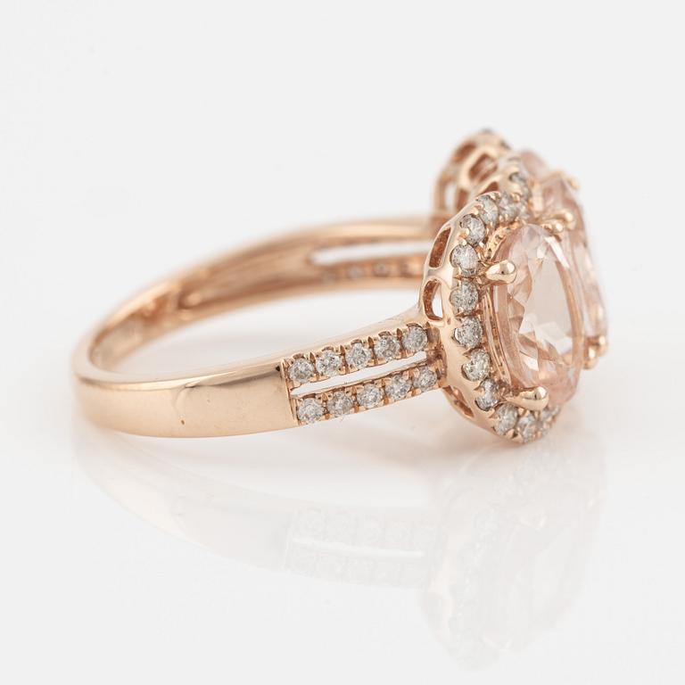 Ring with morganite and brilliant-cut diamonds.