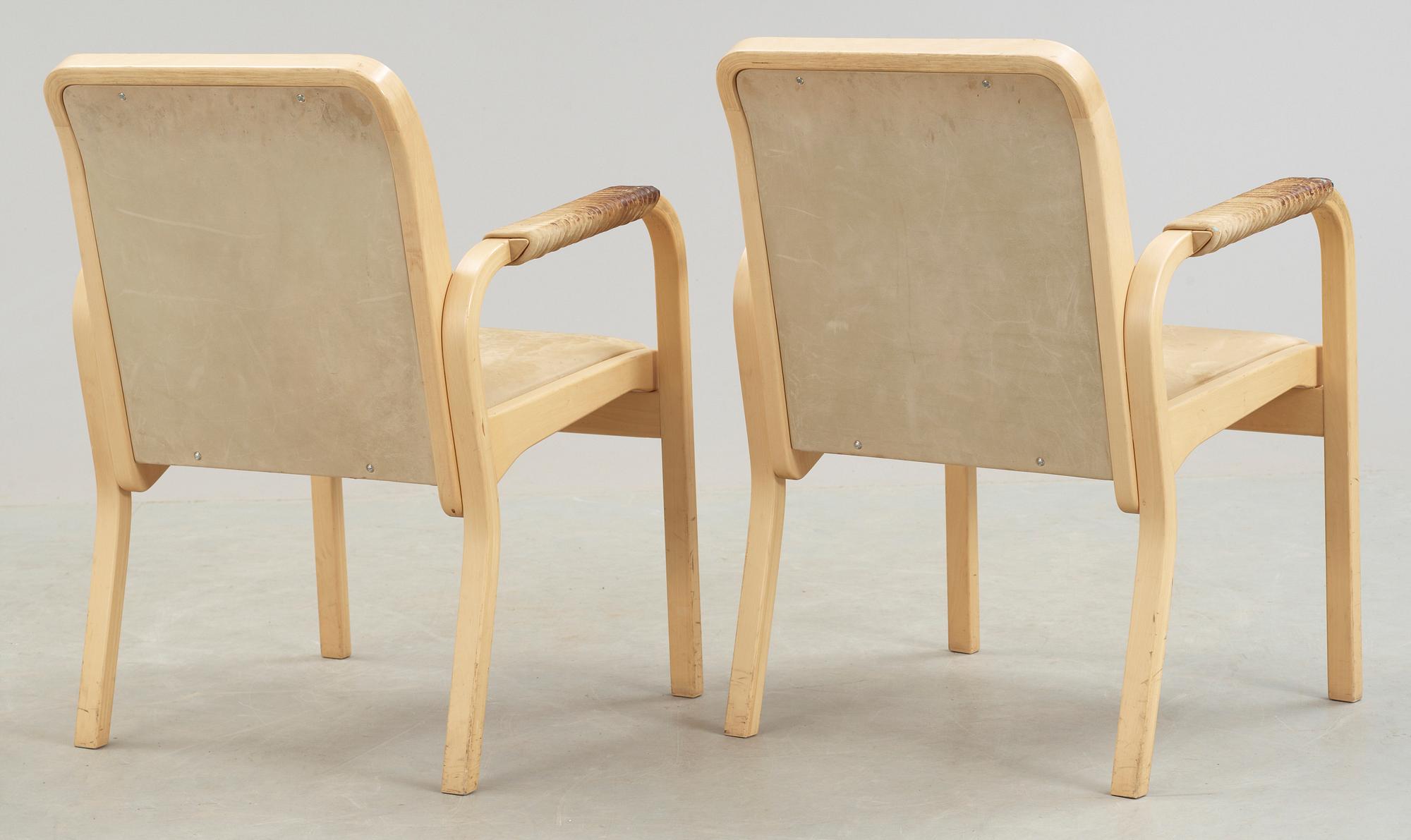 KARMSTOLAR, ett par, modell E45, Alvar Aalto, Artek.