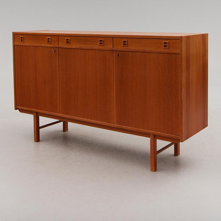 SIDEBOARD, 1900-talets mitt.