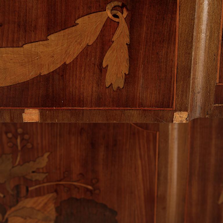 Byrå, gustaviansk stil, 1900-talets början.