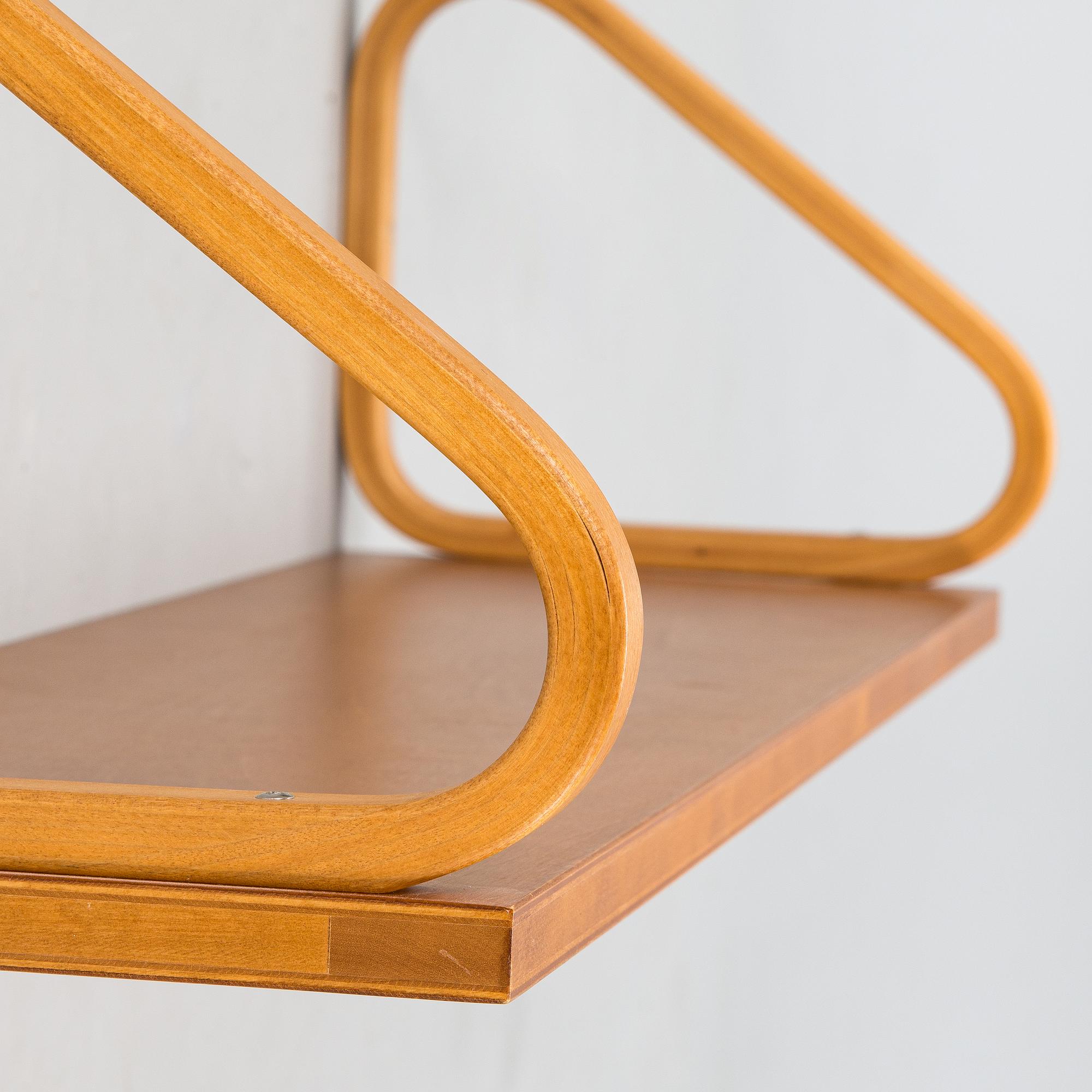 Alvar Aalto, hyllor, ett par, modell 112B, Artek 2004.