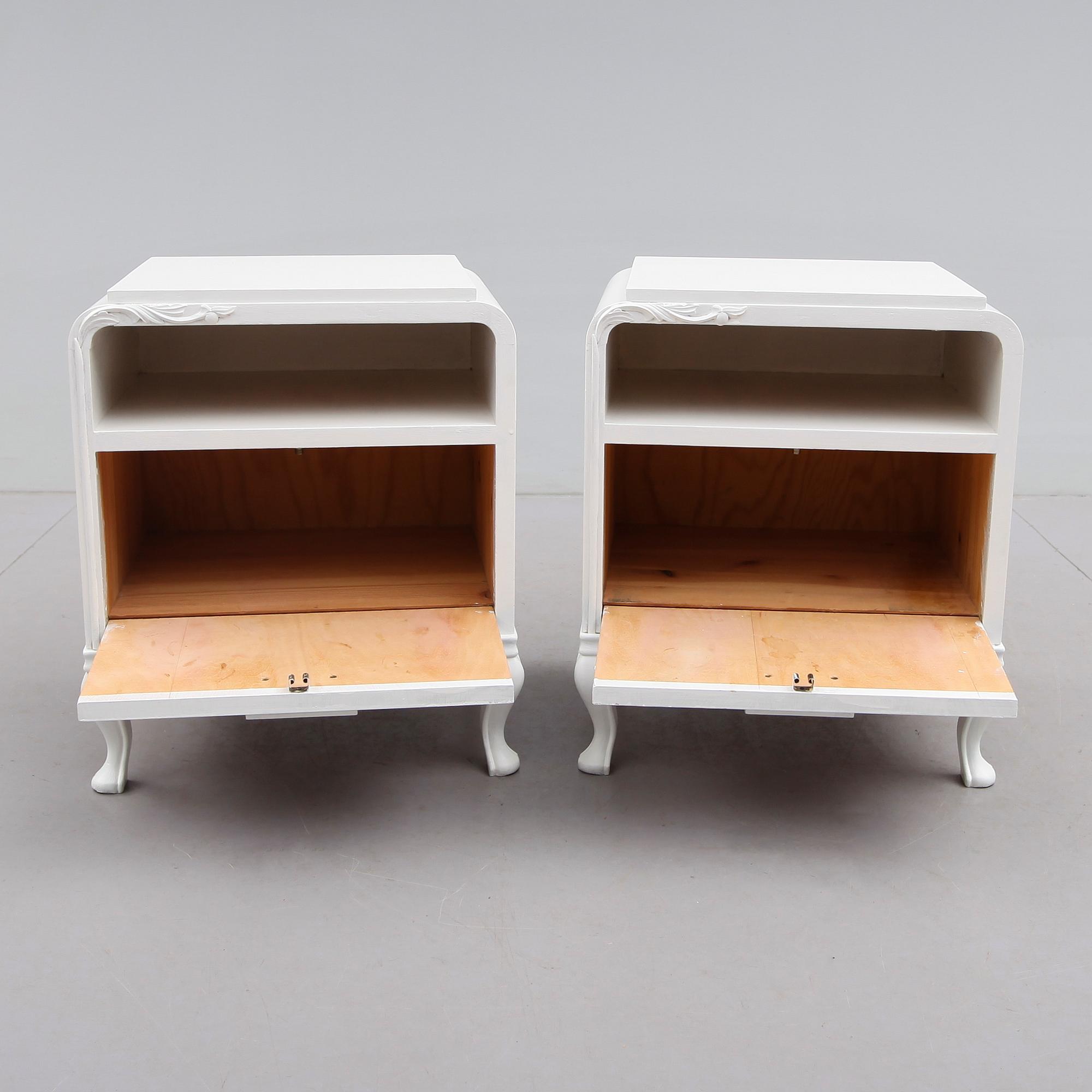 SÄNGBORD, 1 par, 1930-/40-tal.