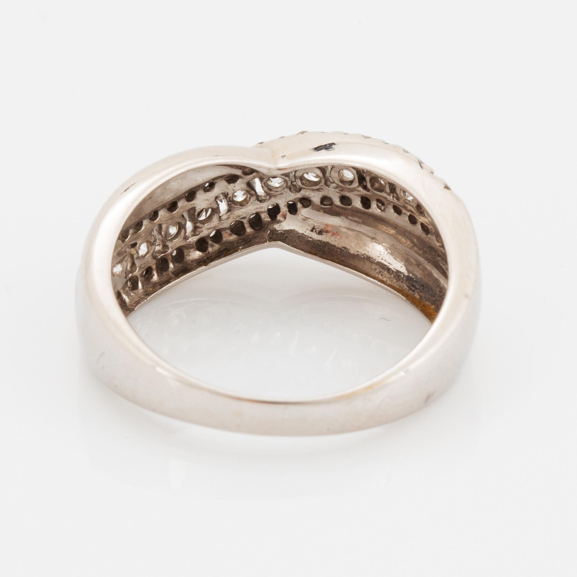 Brilliant-cut diamond ring.