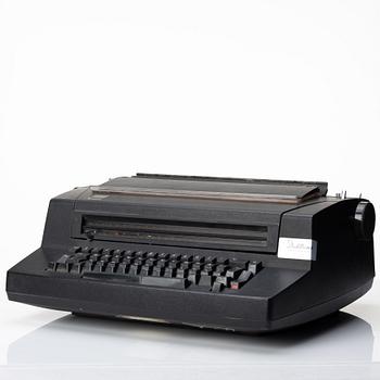 Skrivmaskin, IBM Selectric Typewriter 670X samt fotografi, Mikael Jansson.