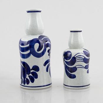 Lisa Larson, vaser, 2 st och skålar, ett par samt terrin med lock och skål med lock, stengods, Gustavsberg.