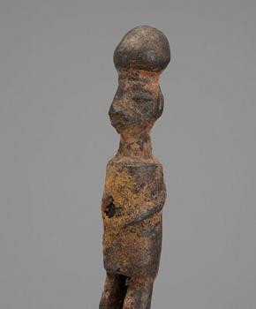 SKULPTURER, 3 st, från bl.a. Kongo och Västafrika, 1900-tal.