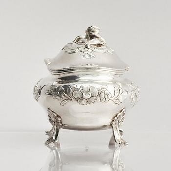 A Swedish 18th century silver sugar-casket, mark of Arvid Castman the younger, Eksjö 1774.