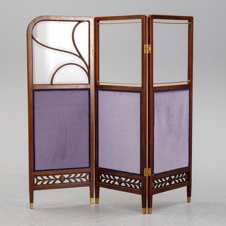 An early 20th century folding screen.
