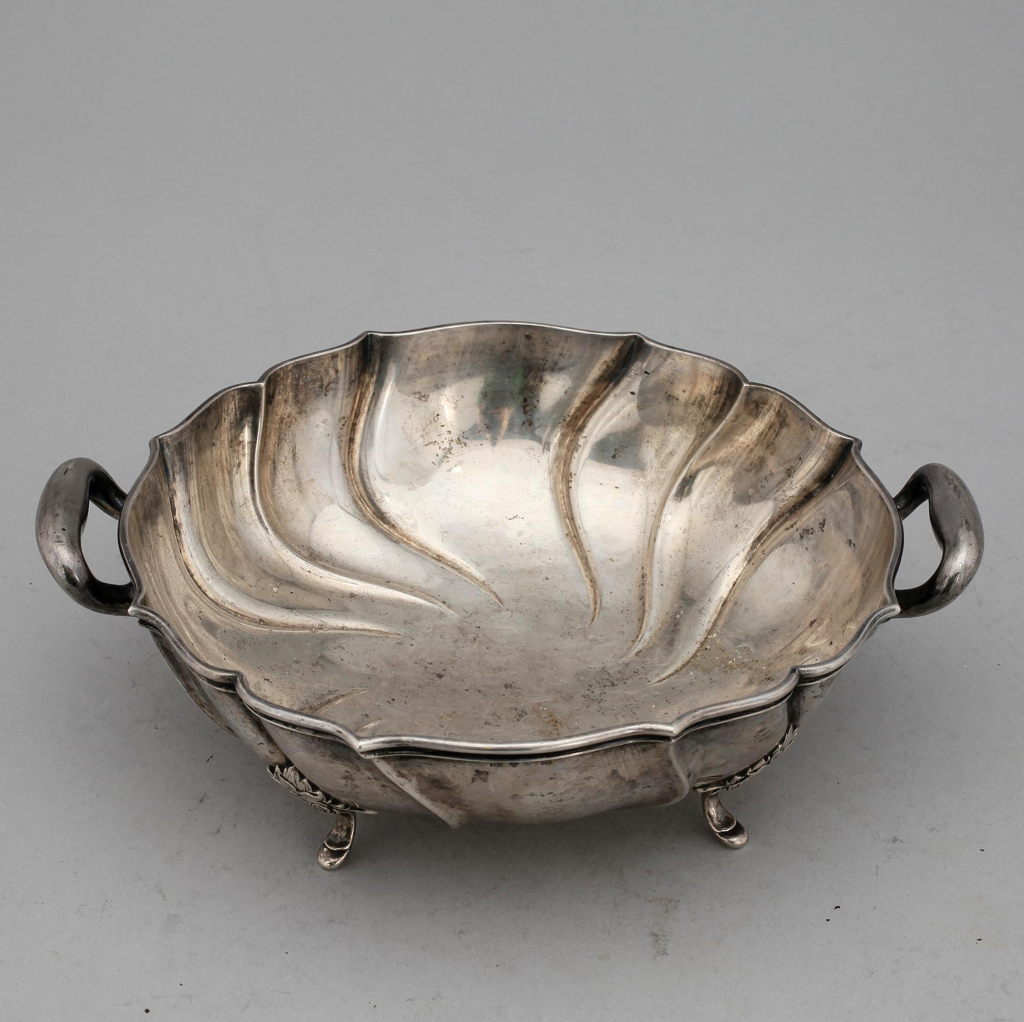 SKÅL, silver, rokokostil, Jacob Engelberth Torsk, Stockholm 1909. Vikt 366 g.
