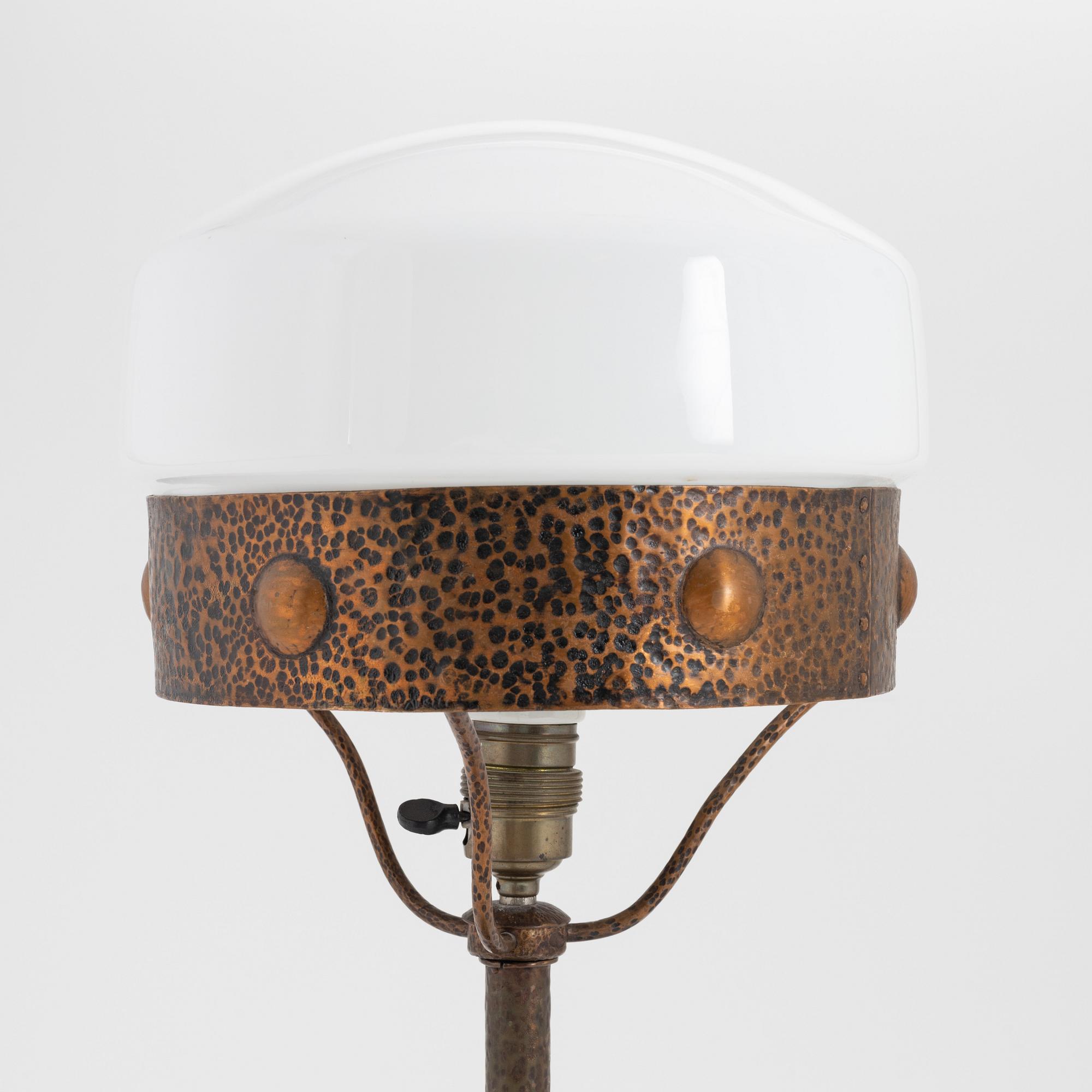Bordslampa, koppar, jugend, 1910/20-tal.