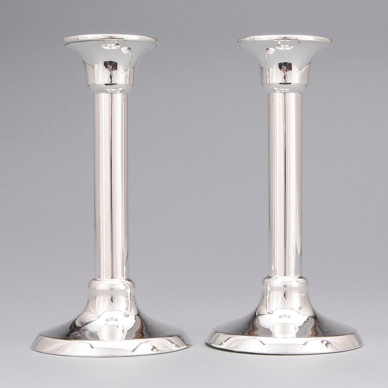 LJUSSTAKAR, ett par, silver, 1989.