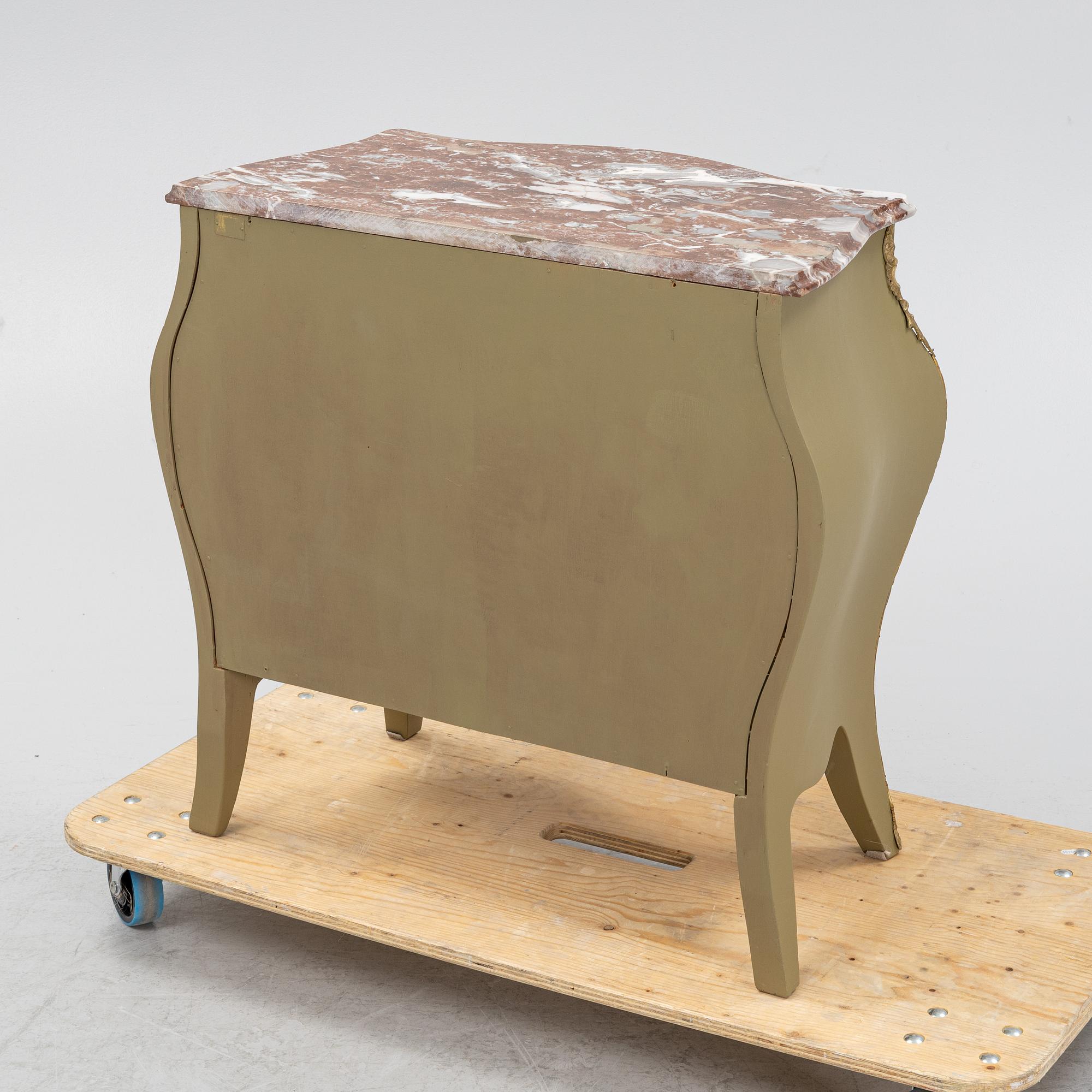 Byrå, rokokostil, 1900-talets första hälft.