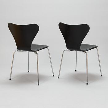 Arne Jacobsen, a set of five 'Sjuan' chairs for Fritz Hansen, Denmark.