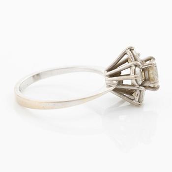 Ring, cameo model, white gold with brilliant-cut diamonds.