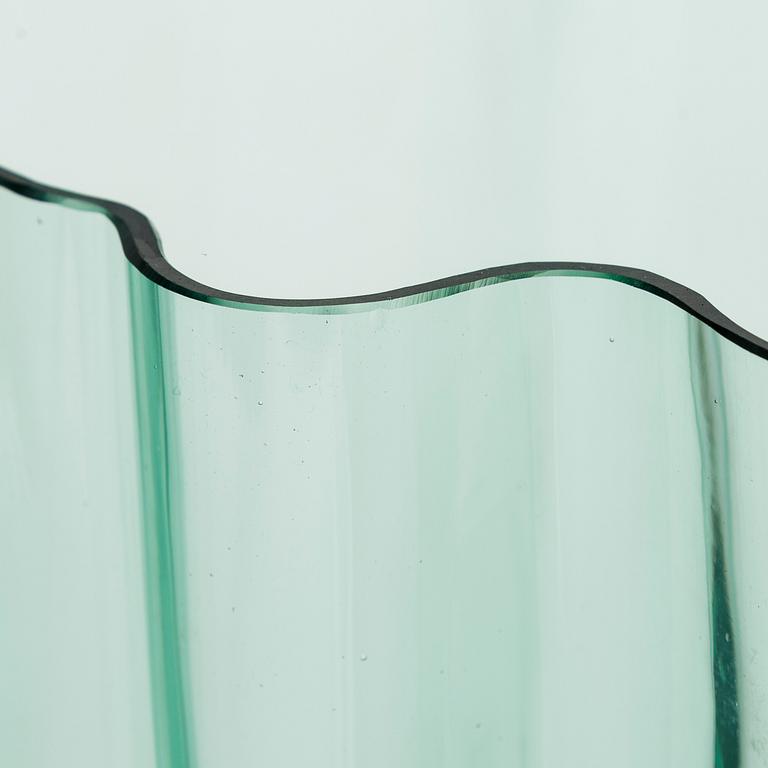 Alvar Aalto, A '9750' vase Karhula Glassworks in production 1937-1949.