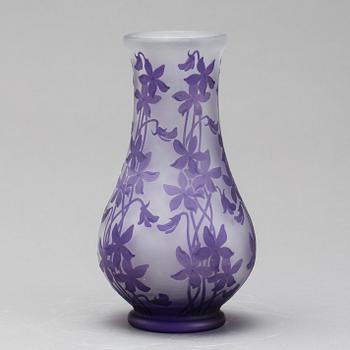 Karl Lindeberg, A Karl Lindeberg Art Nouveau cameo glass vase, Kosta, Sweden, model 106.