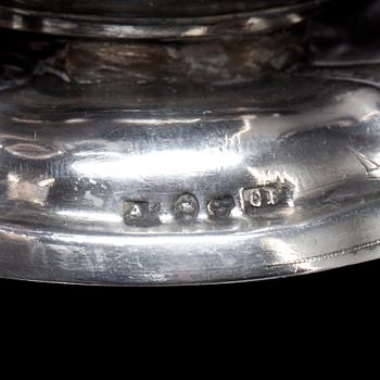 MJÖLKKANNA, silver. Nyrokoko, 1800-talets andra hälft. Otydliga stämplar. C:a 125 g.