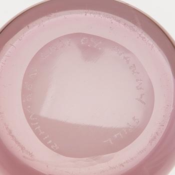 NANNY STILL, TULPALLINEN PULLO, "Tzarina", ja KULHO, lasia, signeeratut Nanny Still, Riihimäen Lasi Oy.