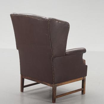 ÖRONLAPPSFÅTÖLJ, skinn. 1900-talets andra hälft.