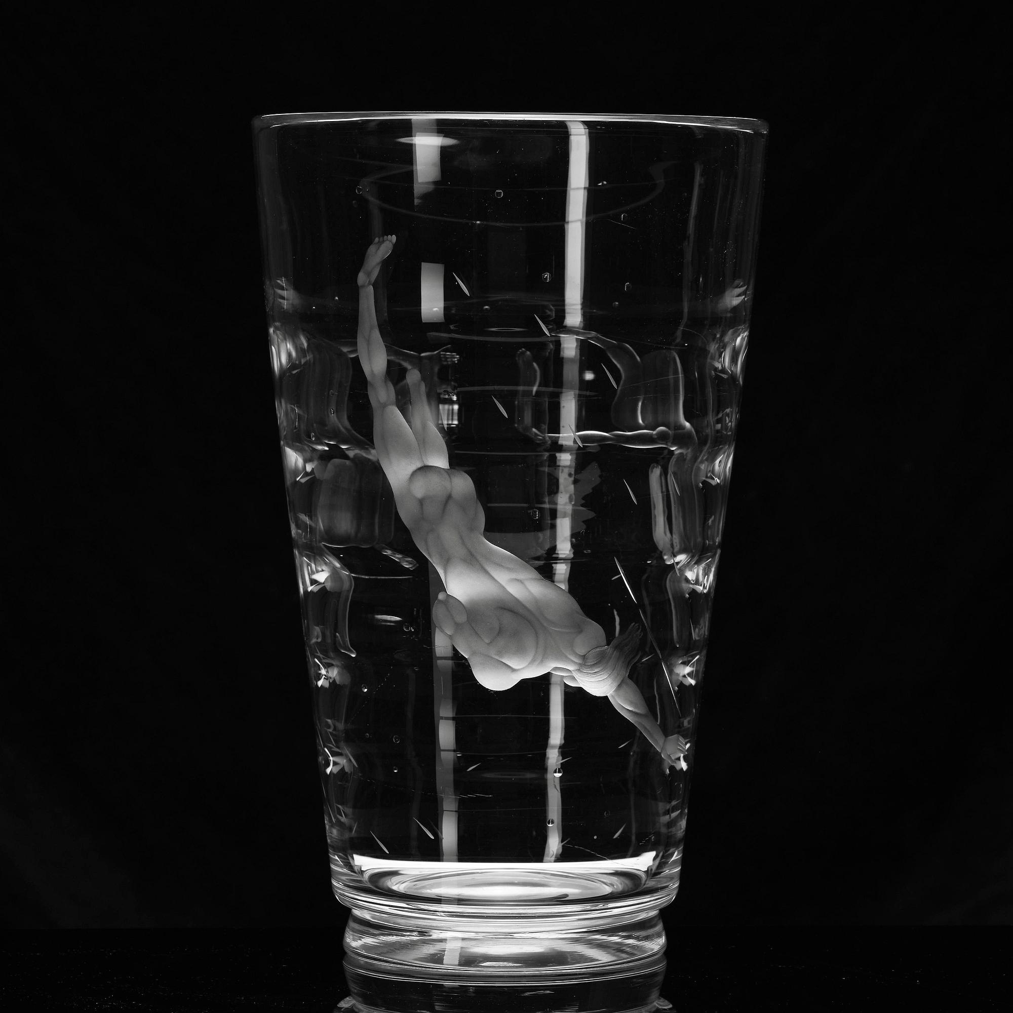 Vicke Lindstrand, a "Pärlfiskare" (Pearl Fisher) engraved glass vase, model 1115, Orrefors, Sweden, 1936.