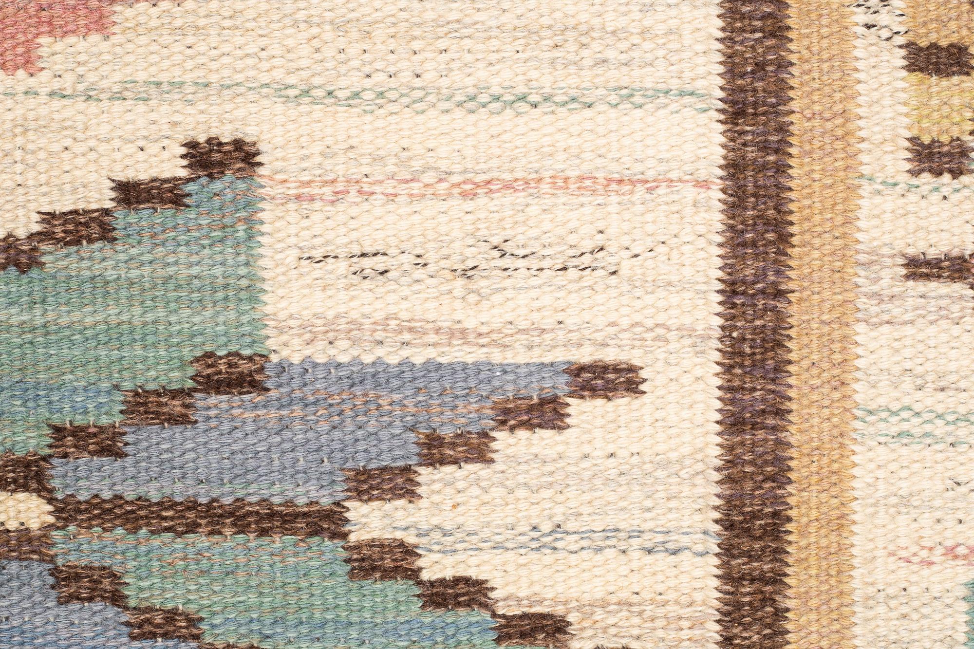 Märta Måås-Fjetterström, matta, "Vit botten", rölakan, ca 296,5 x 220,5-222,5 cm, signerad AB MMF.