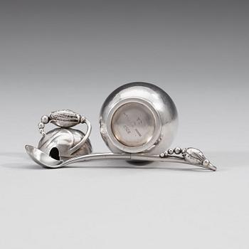 GEORG JENSEN, senapskar med sked "Magnolia/Blossom", Köpenhamn 1933-44, sterling.