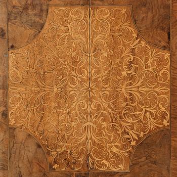 A English William and Mary (Baroque) secretaire.
