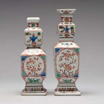 Two famille verte vases, Qing dynasty, Kangxi (1662-1722).