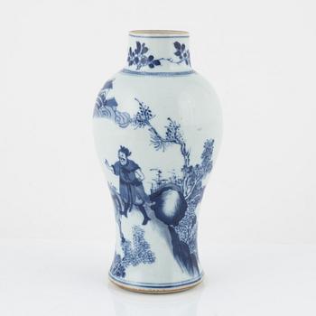 A blue and white vase, Qing dynasty, early 18th Century.