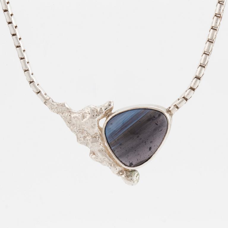 COLLIER "Bergslagssmycke" med blå slaggsten.
