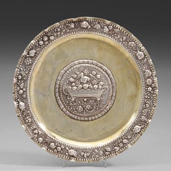 89. A Swedish early 18th century parcel-gilt dish, mark of Arnold van der Hagen, Norrkoping (1695-1740(-42)).