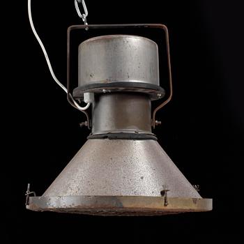 TAKLAMPA, industri, omkring 1900-talets mitt. Höjd ca 51 cm.