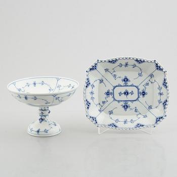 A group of three dishes and a cofee pot, "Blue fluted Full Lace" and "Blue Fluted Plain"/"Musselmalet", Royal Copenhagen.