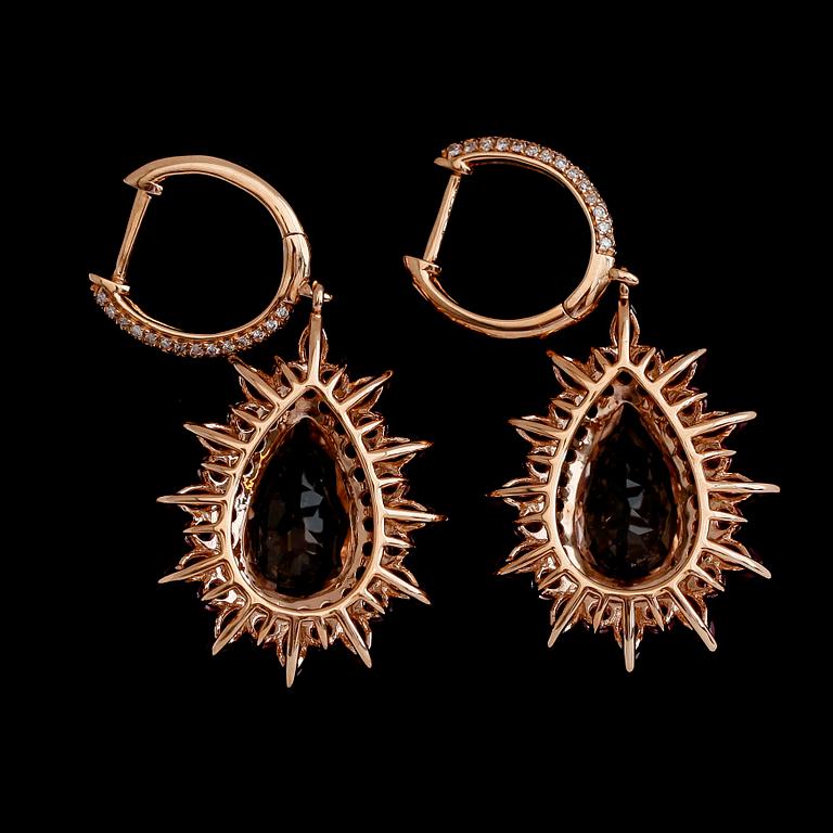 ÖRHÄNGEN, 1 par, 18 k roséguld, briljantslipade diamanter, safirer, rubiner och morganiter.