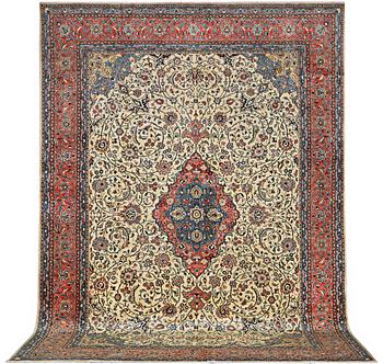 A Sarouk carpet, c. 400 x 284 cm.