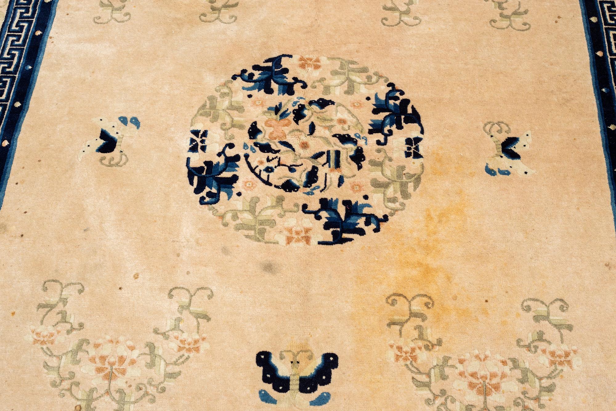 Matta, old, Kina, (antik finish), ca 276 x  189 cm.