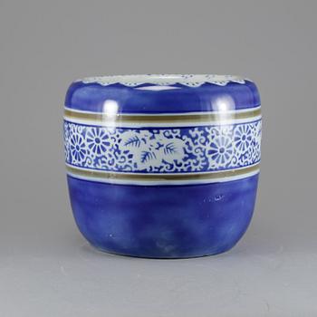 YTTERFODER, porslin, troligtvis Japan, 1900-talets första hälft.