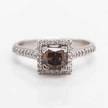A 14K whitegold ring with diamonds ca. 1.32 ct in total. With AIG certificate.