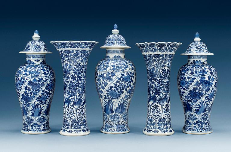 A blue and white five piece garniture, Qing dynasty, Kangxi (1662-1722). (5).