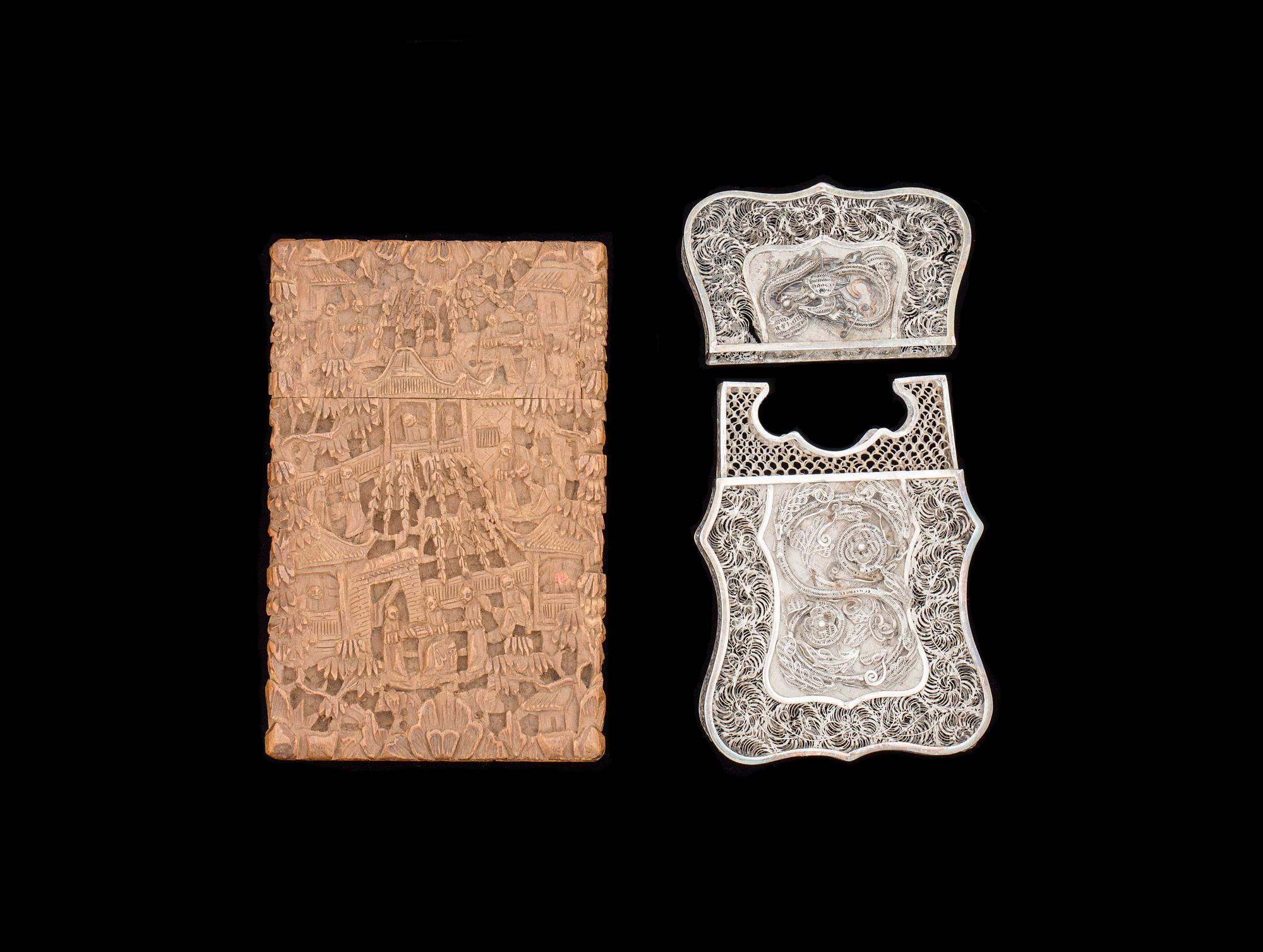 VISITKORTSHÅLLARE 2 st, bland annat  filigran. Låghaltigt silver, 1900-tal. Vikt ca 48 g.
