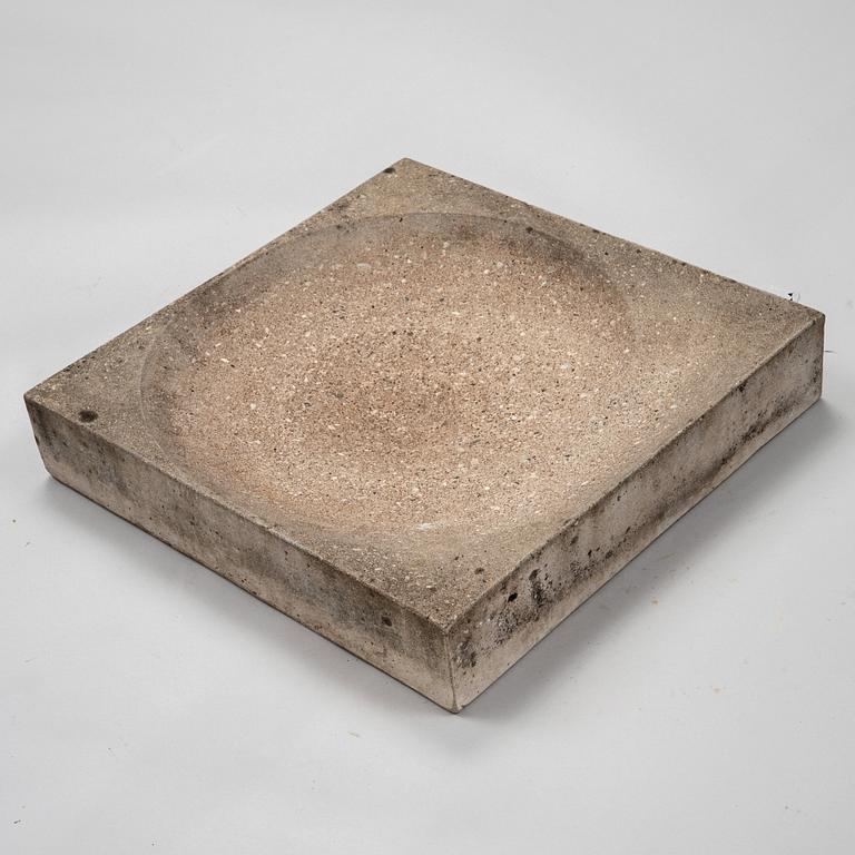 Stina Lindholm, a contemporary concrete bird bath, 'Snäckabad', Skulpturfabriken.