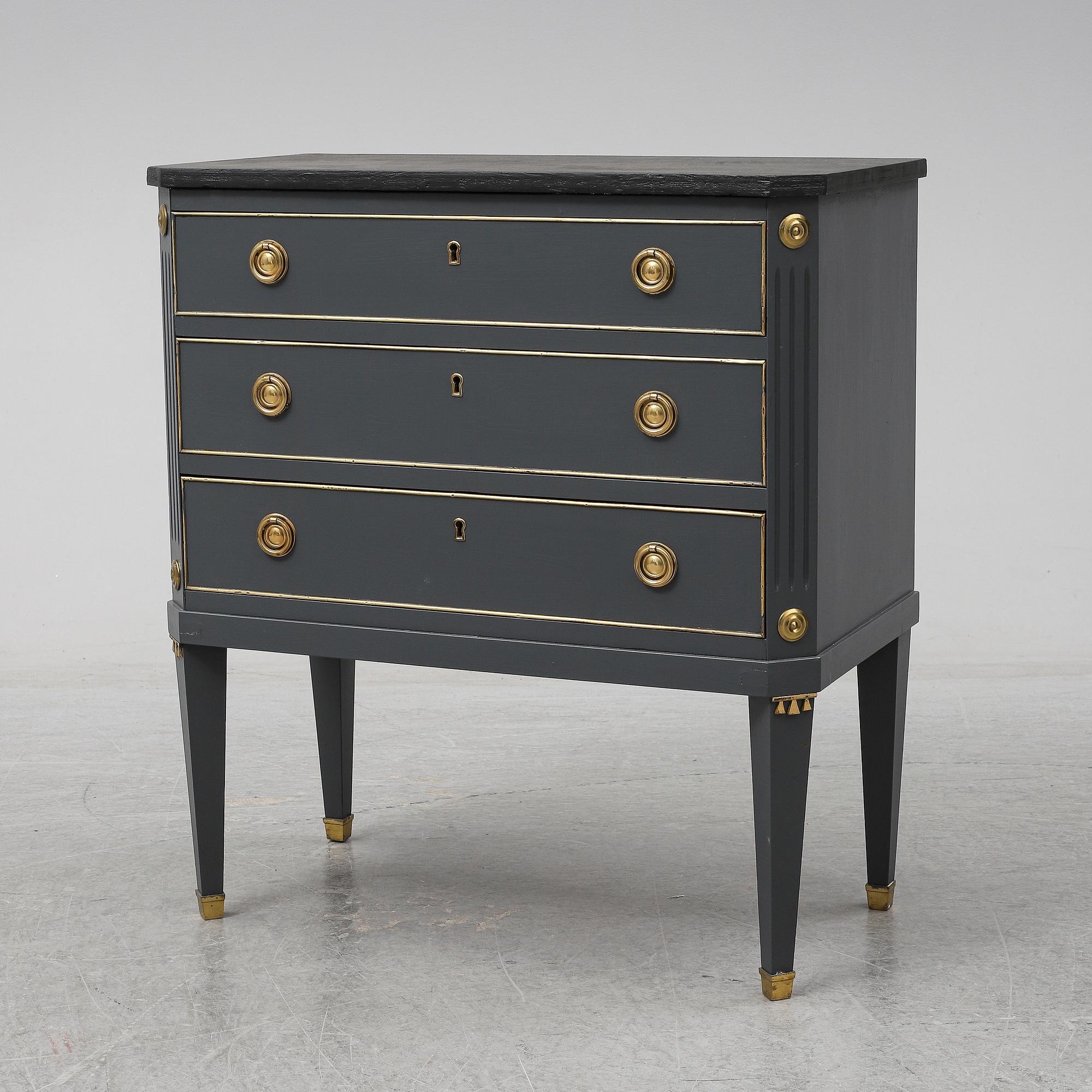 Late Gustavian style chest of drawers, second half of the 20th century.