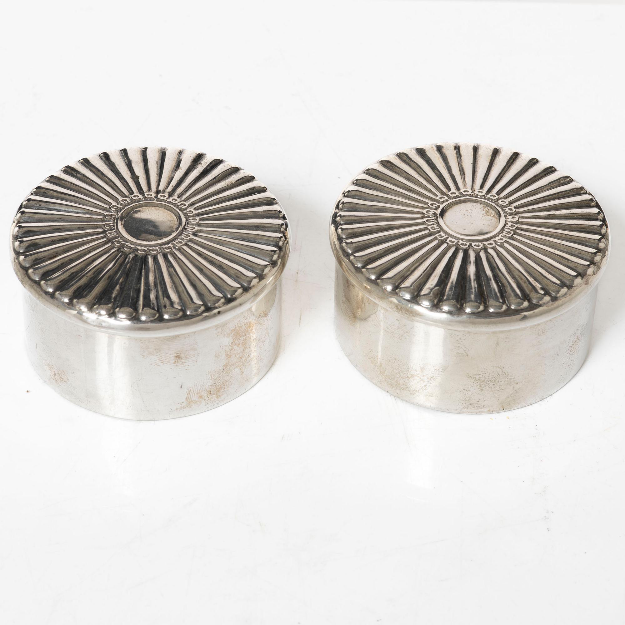 Gustaf Möllenborg, askar med lock, ett par, silver, empire, Stockholm 1833.