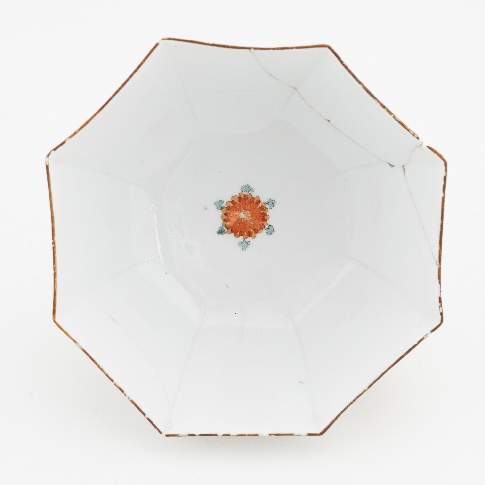 A 'Kakiemon' porcelain bowl, Meissen, 18th Century.