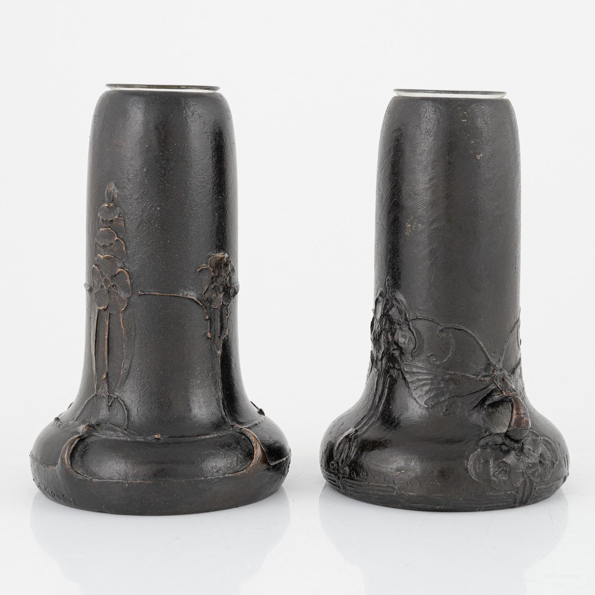 Elsa Kock och Hugo Elmqvist, två snarlika vaser, Stockholm, Jugend, tidigt 1900-tal.