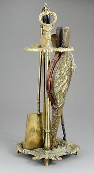 BRASUTENSILIER, 4 delar, omkring 1900.