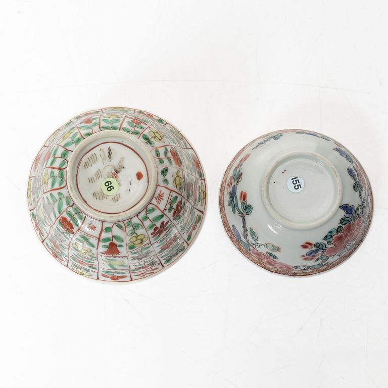 Two Chinese porcelain cups with saucers, Qing dynasty, 18th century.