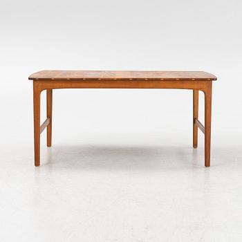Tove & Edvard Kindt Larsen, a teak-veneered coffee table, Seffle Möbelfabrik, Sweden, 1960's.