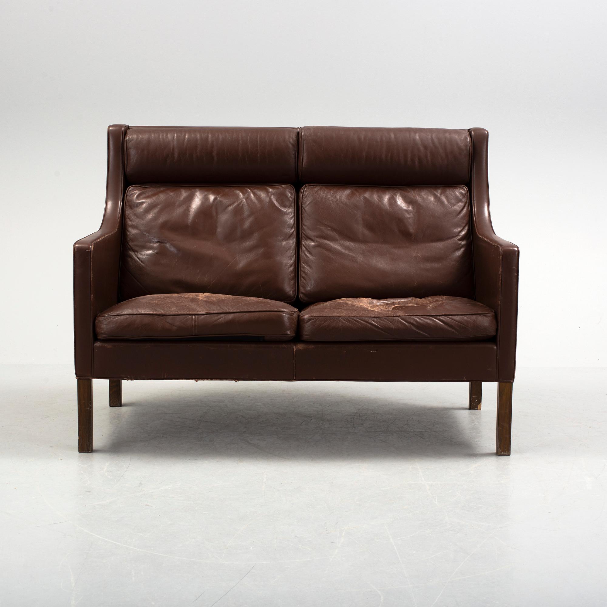 A two-seat leather sofa by Børge Mogensen for Fredrika Stolefabrik, Denmark.